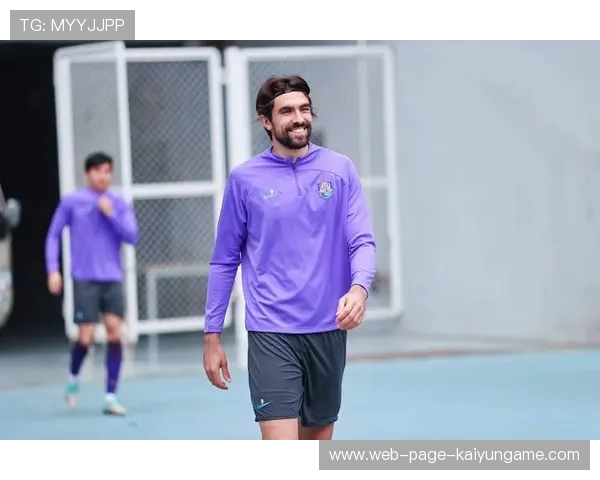 孔帕尼带队战胜世俱杯冠军，32岁神锋双响引爆全场，孔帕尼厉害吗